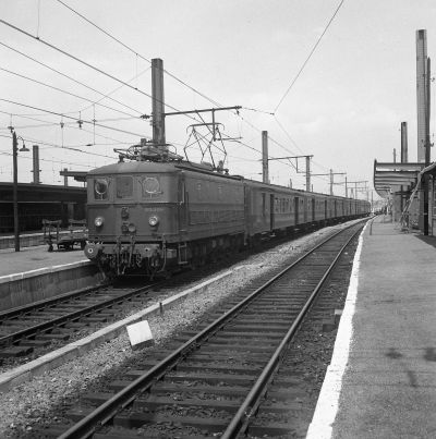 17 juin 1950 : Type 101 N° 101.008 à Bruxelles-Midi